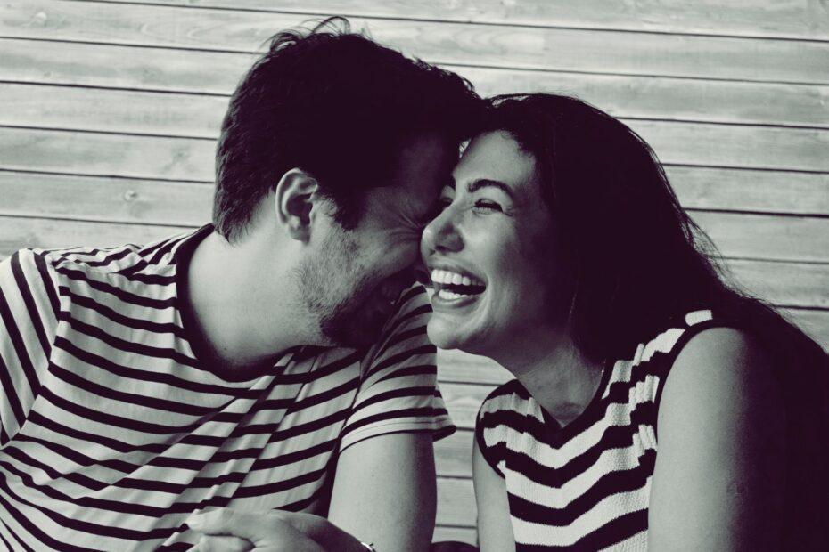 Illustration of How Couples Balance Independence With Genuine Closeness