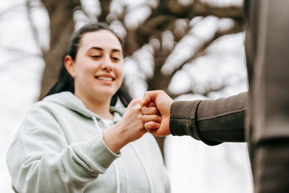 Illustration of The Role of Small Gestures in Long-Term Relationship Satisfaction